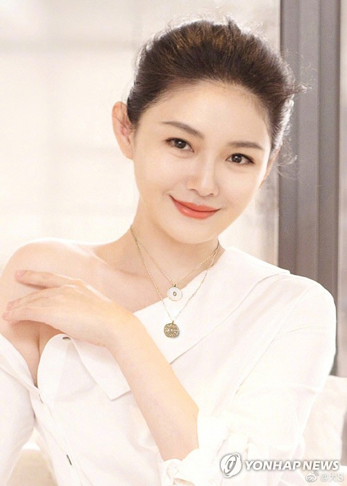 대만의 유명 배우로 한국의 가수 구준엽의 아내인 쉬시위안이 48세 나이에 사망했다고 3일 대만 언론들이 보도했다.  [쉬시위안 웨이보 계정]